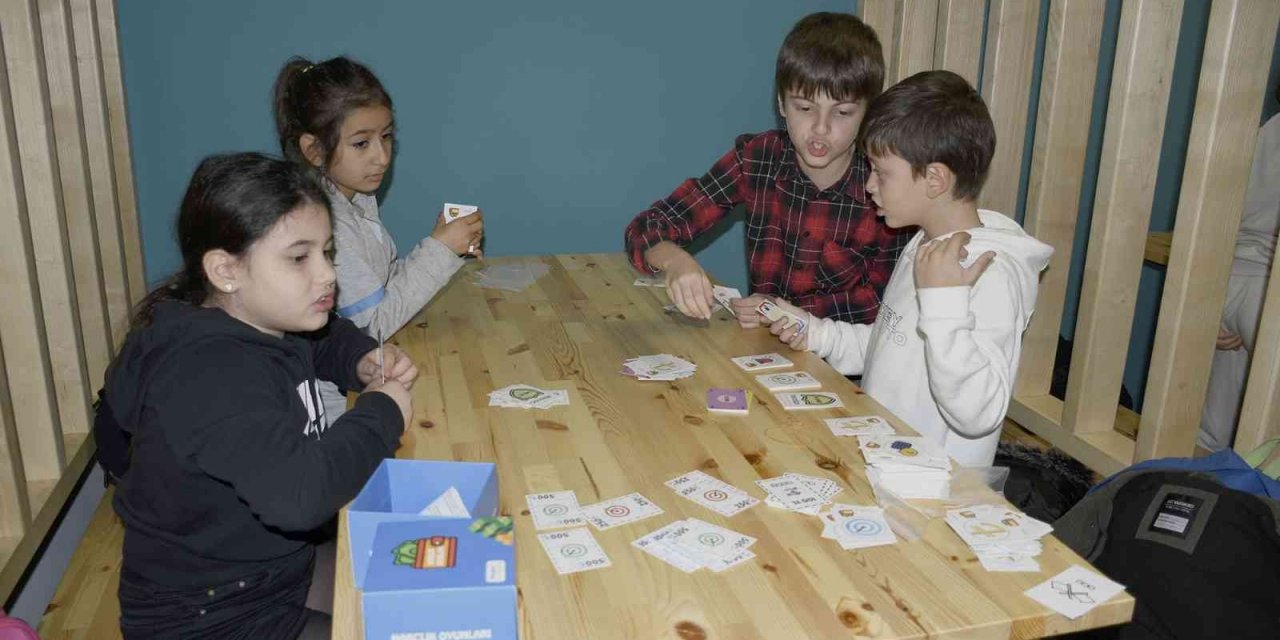 Minik öğrenciler İstasyon Kuşadası’nda ’Scratch’ programlama dili ile tanıştı