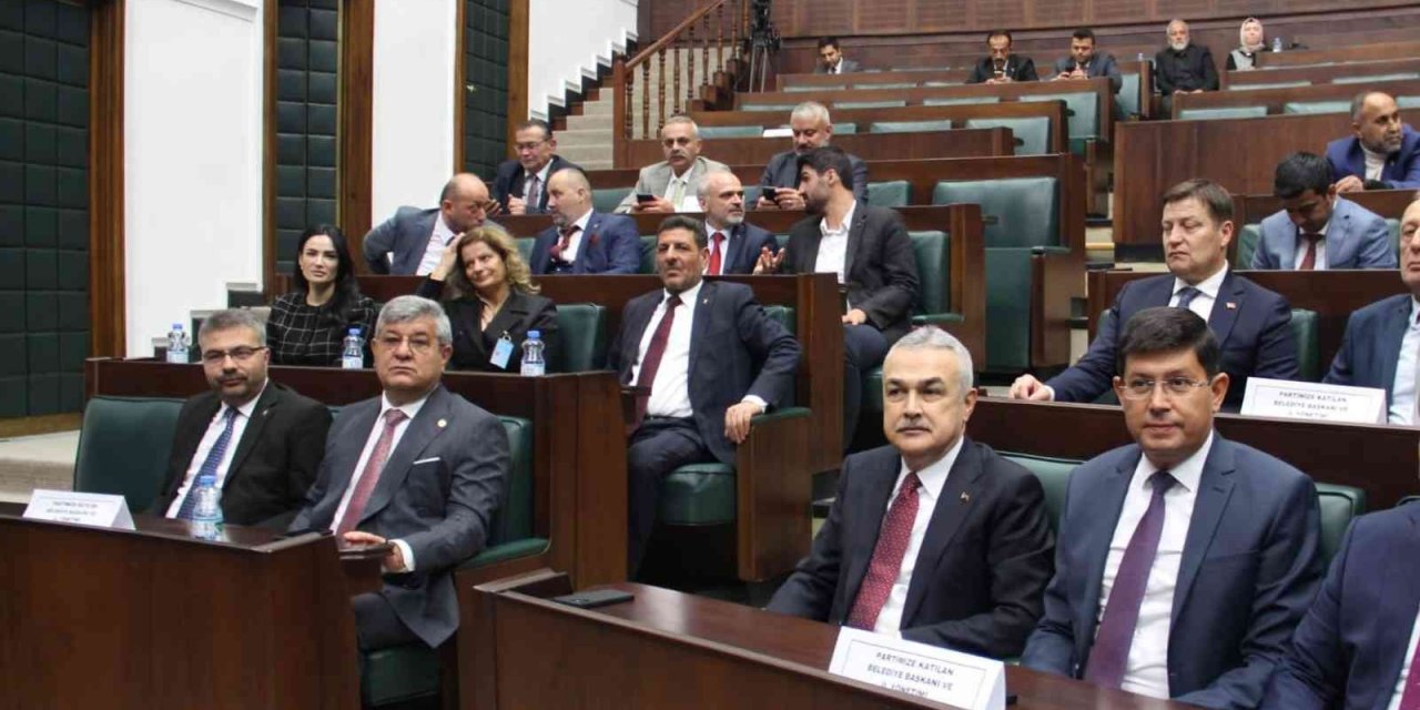 İYİ Partili Başkan Özcan, AK Parti saflarında