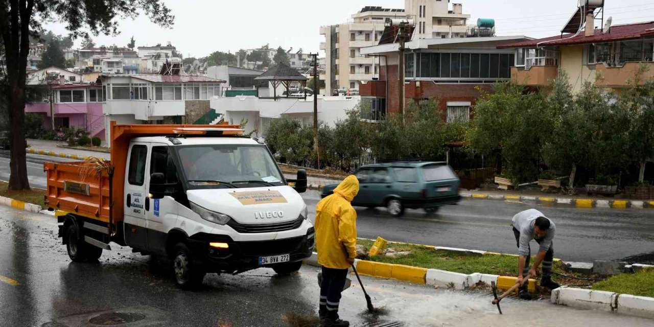 Kuşadası Belediyesi’nden sağanak seferberliği