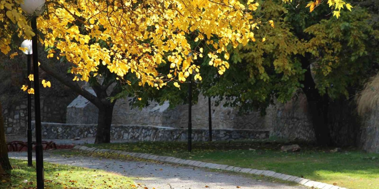Sonbaharın renklerine bürünen Pınarbaşı, görenleri mest ediyor