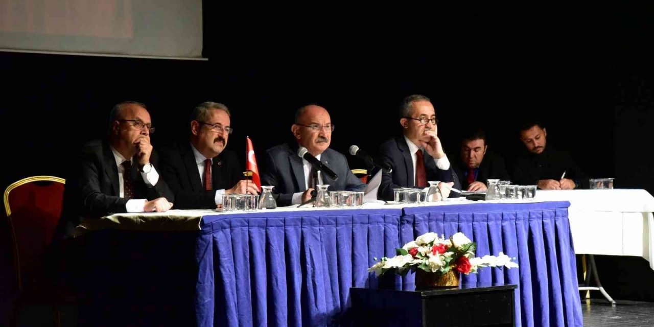 Vali Karadeniz, Salihli’de muhtarlar ve vatandaşlarla buluştu