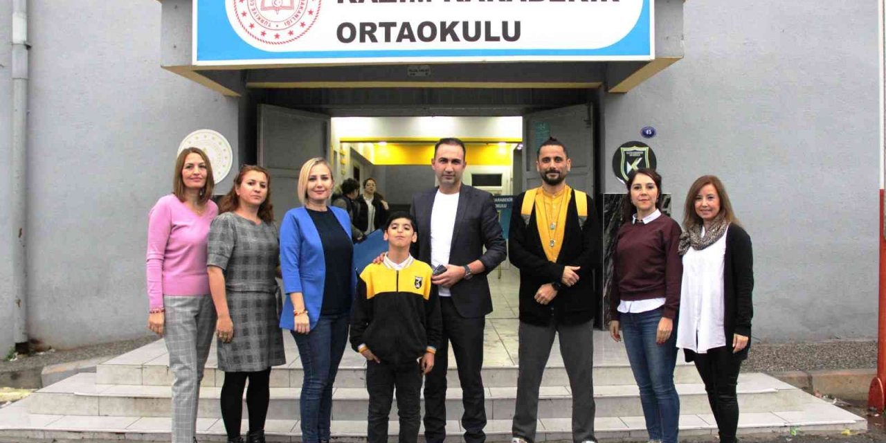 Akran zorbalığına karşı öğrencileriyle kamera karşısına geçtiler