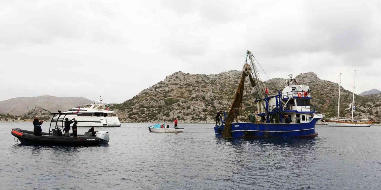 Sualtı arkeoloji kazısı için balıkçı ağları temizlendi