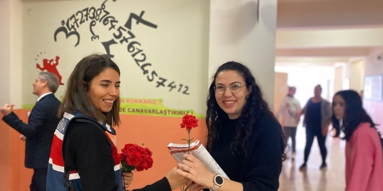 İzmir’de jandarmadan öğretmenlere 24 Kasım sürprizi