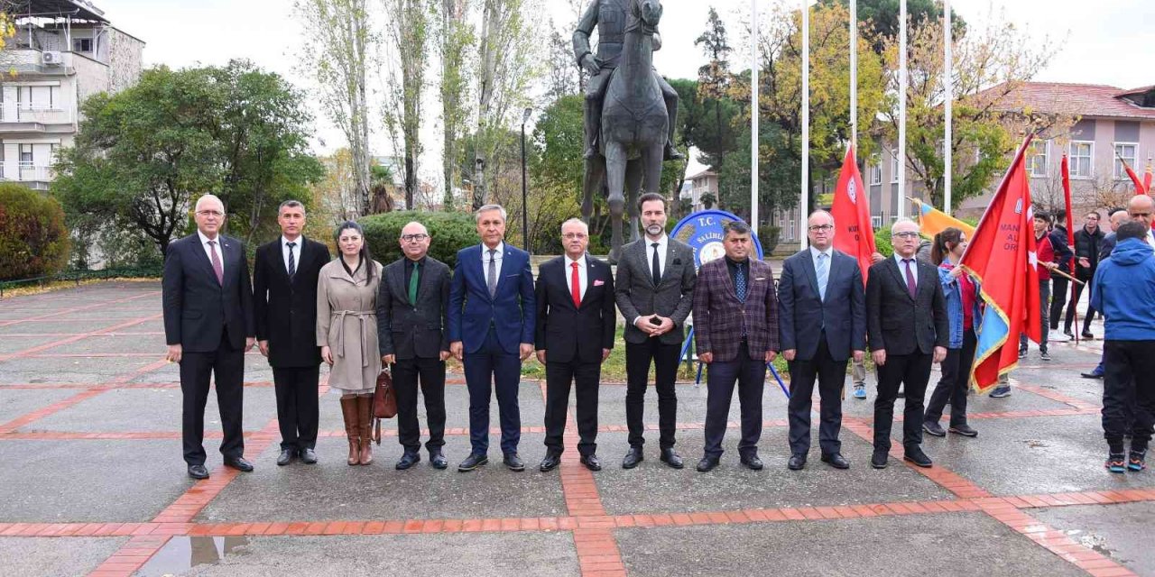 Salihli’de 24 Kasım Öğretmenler Günü kutlandı