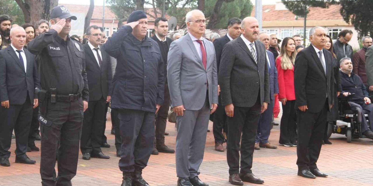 Kuyucak’ta Öğretmenler Günü düzenlenen tören ile kutlandı