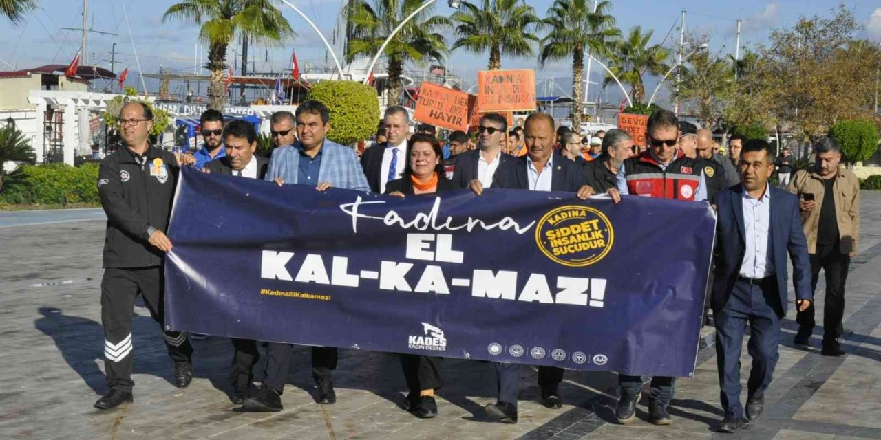 Erkekler, Fethiye’de kadına şiddete karşı yürüdü