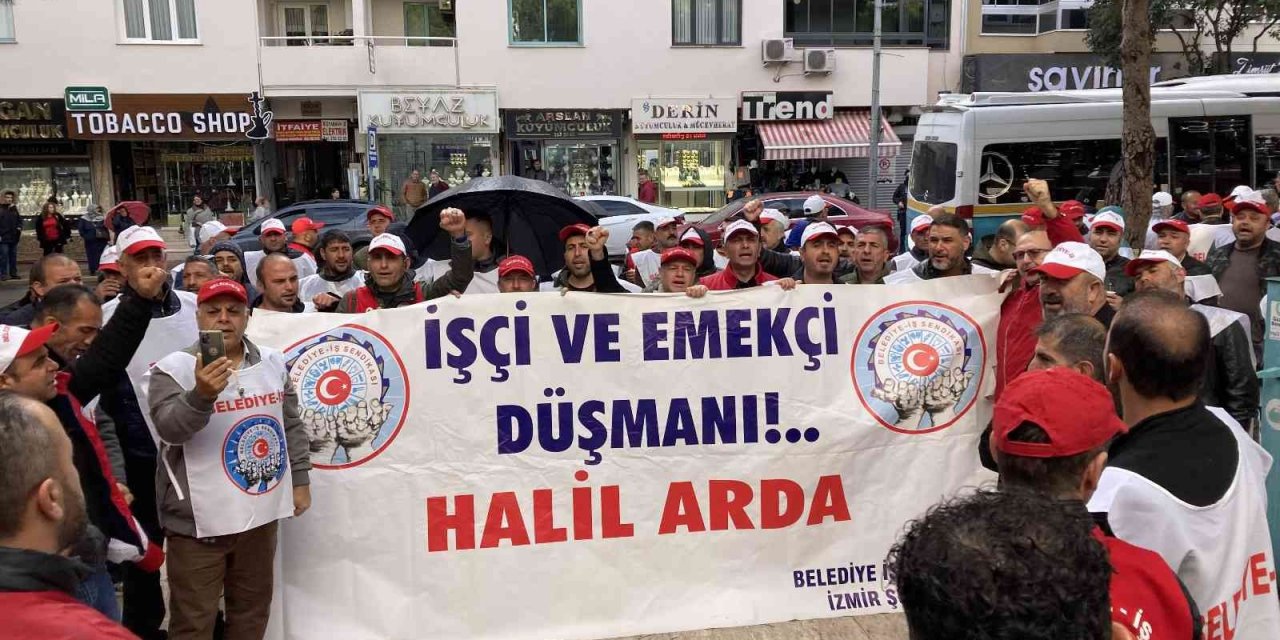 Tazminatsız işten çıkarıldıklarını iddia eden işçilerden Gaziemir Belediyesi önünde eylem