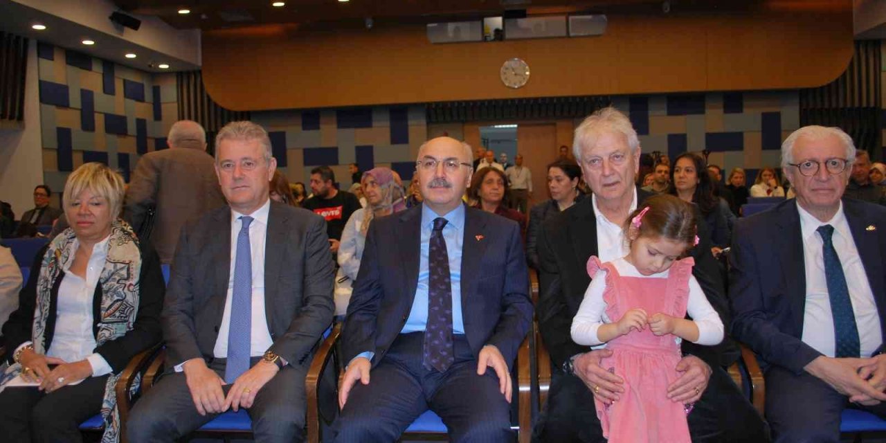 İzmir iş dünyası depremin yaralarını sarıyor