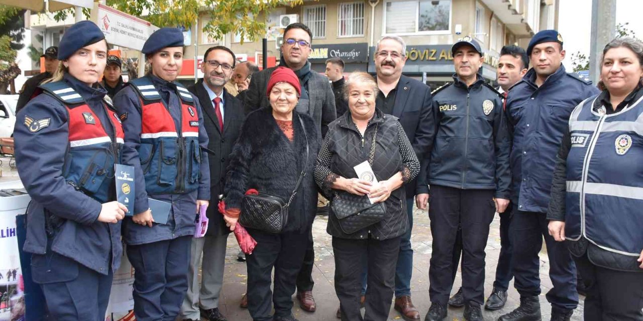 Salihli’de kadına yönelik şiddete karşı farkındalık etkinliği