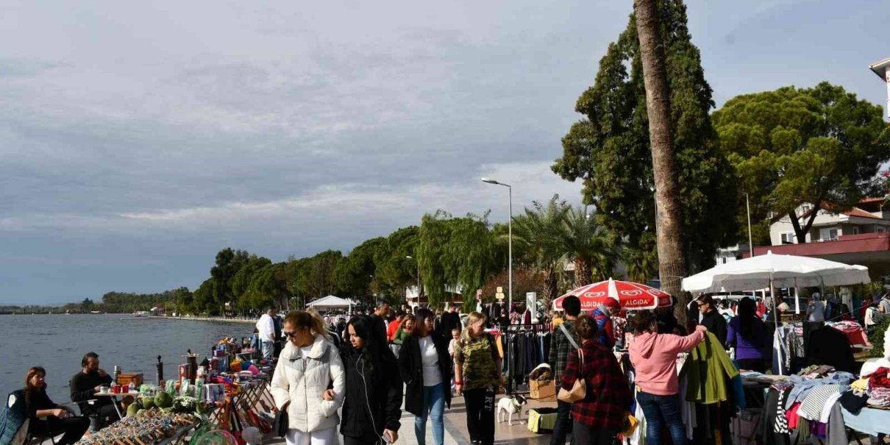 Köyceğiz’de Kasım ayı ikinci el pazarı kuruldu