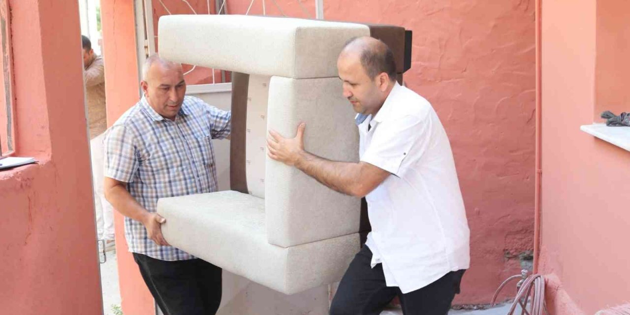 Bayraklı’da sosyal marketler yüzleri güldürüyor