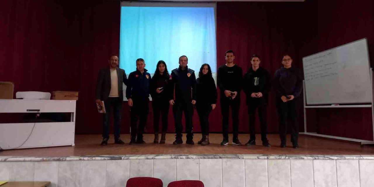 Ateş kahramanları liselilerle buluştu