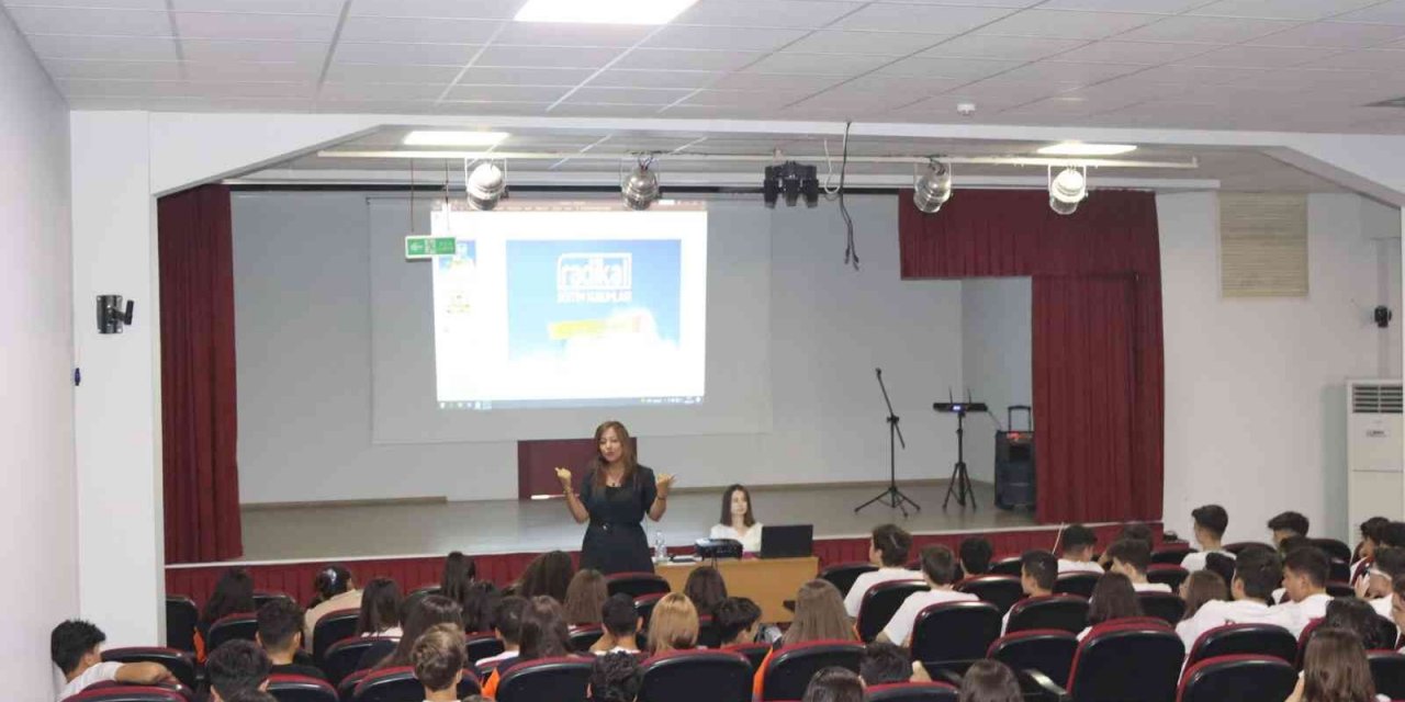 Öğrencilere "ergenlik dönemi" semineri