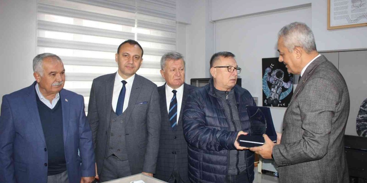 Eşi adına bilişim sınıfı açtı