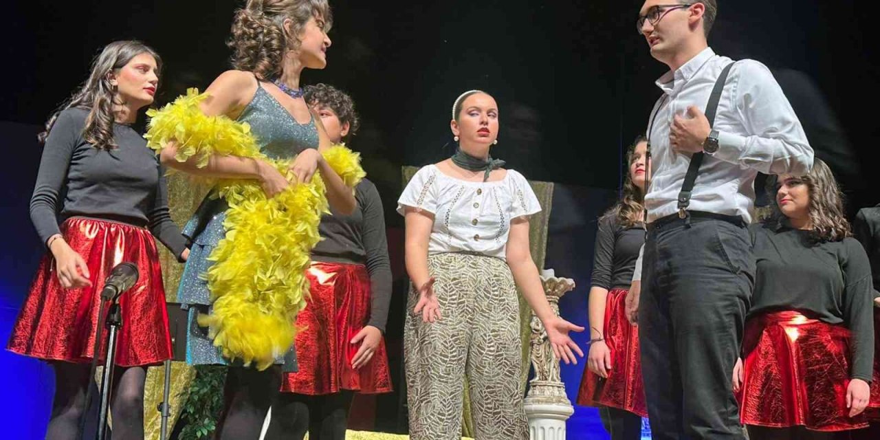 Kuvayı Milliye Destanı ve Sahne Işıkları’na izleyiciden tam not