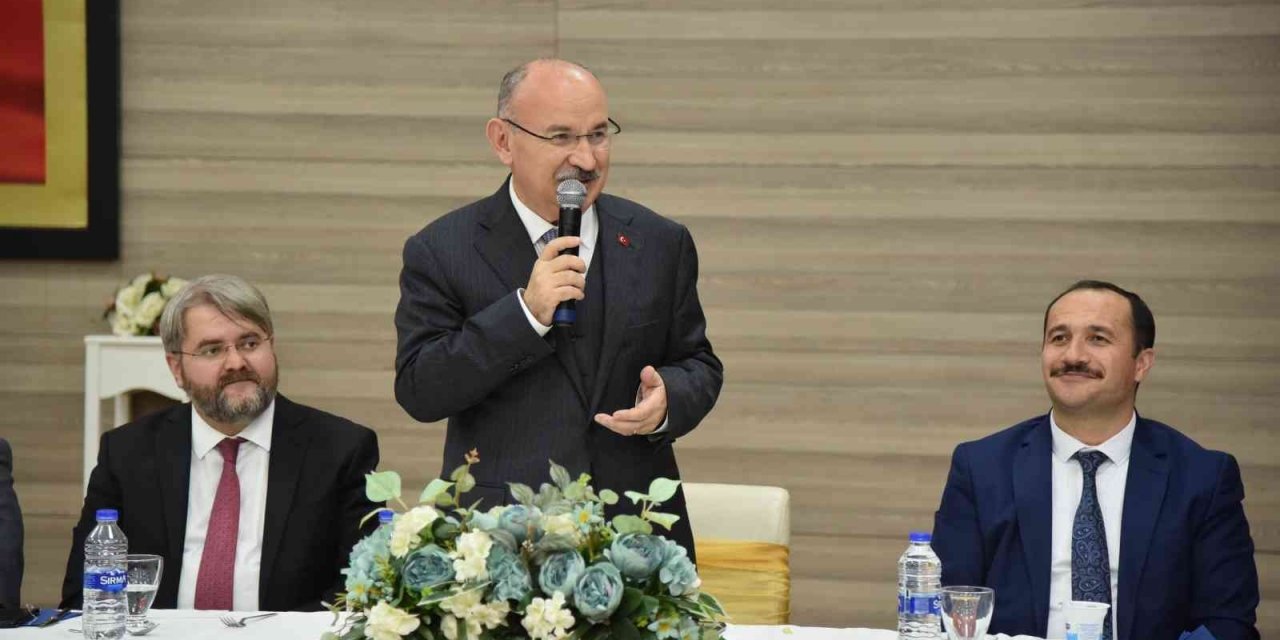 İki müdür için veda yemeği düzenlendi