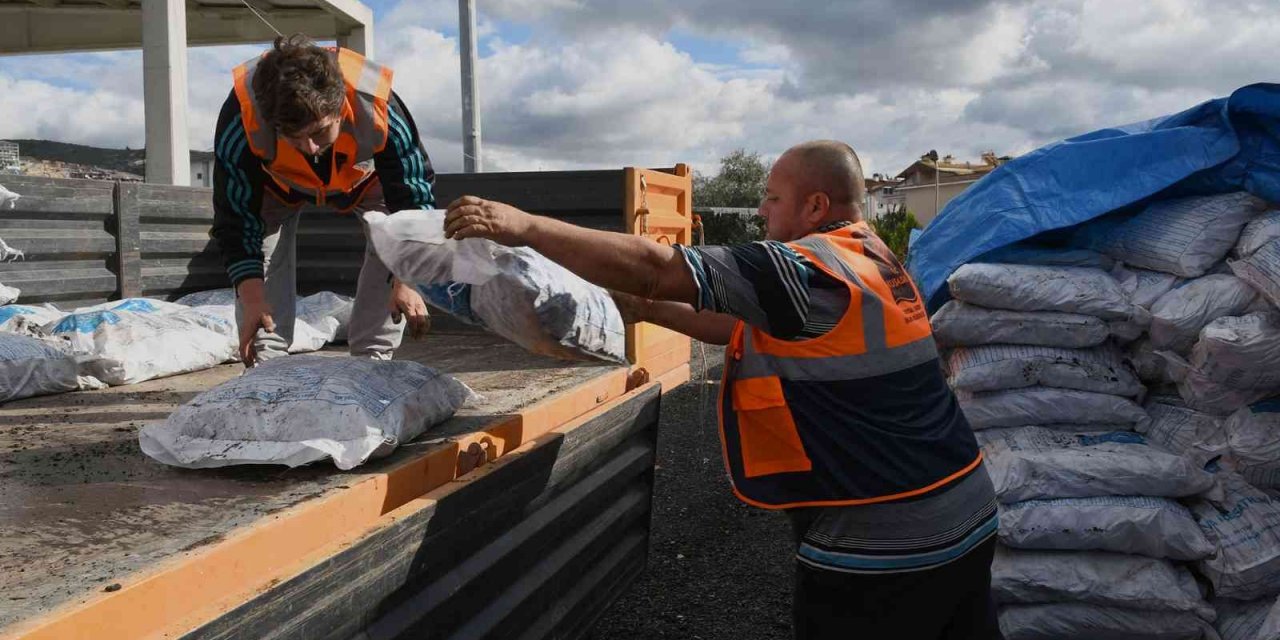 Kuşadası’nda 2 bin aileye 400 ton kömür yardımı yapılacak