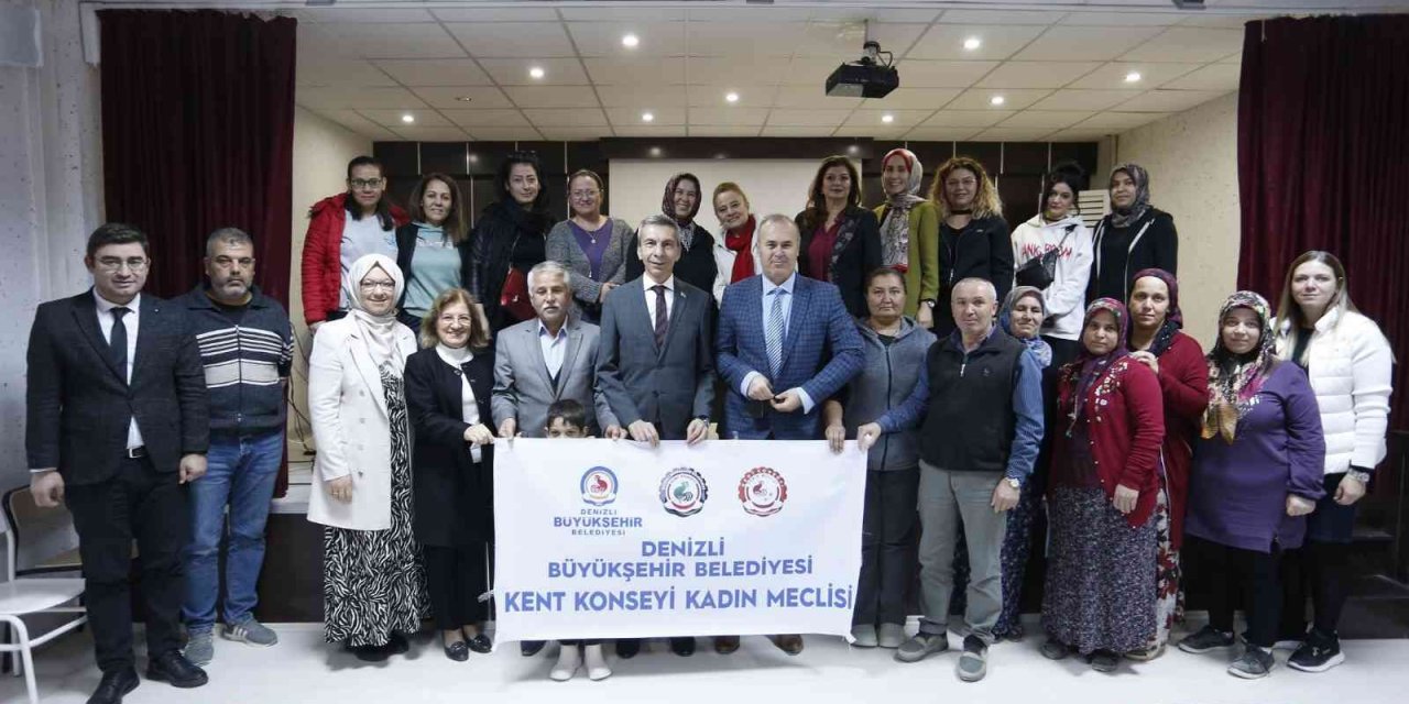 Kadınlara sağlıklı beslenme ve doğru ilaç kullanımı anlatıldı