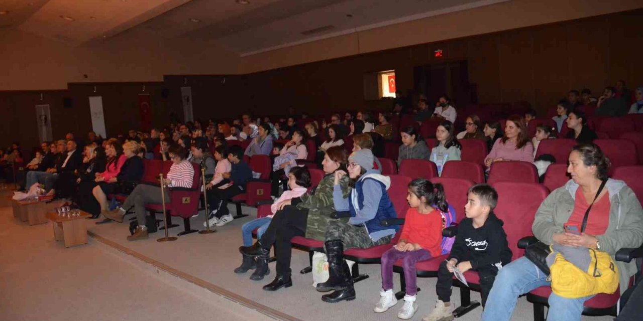 Didim’de ortaokul öğrencilerinden anlamlı oyun