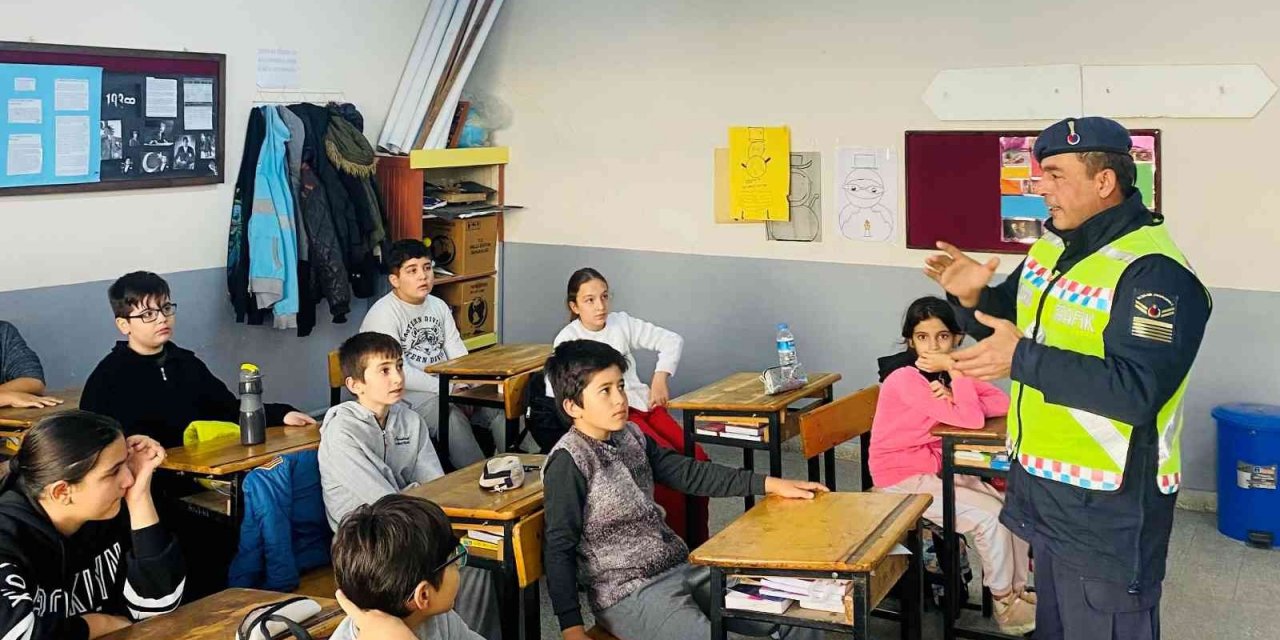Jandarma ekipleri bilgilendirme çalışmalarına devam ediyor