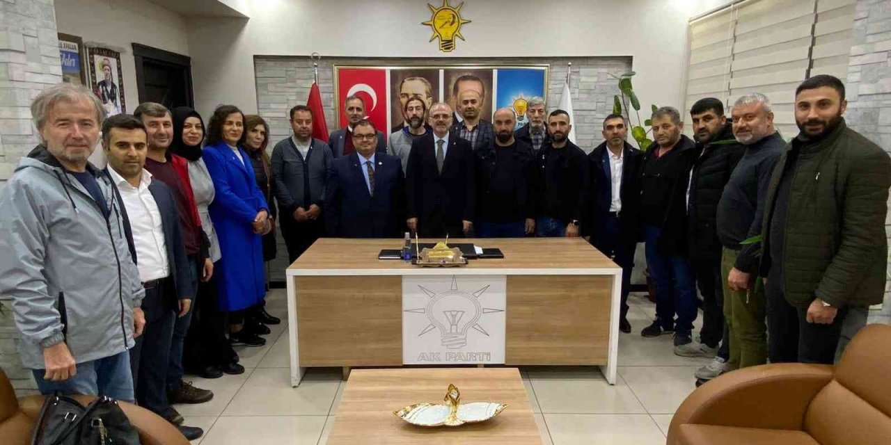 AK Parti Efeler’e 208 yeni üye katıldı