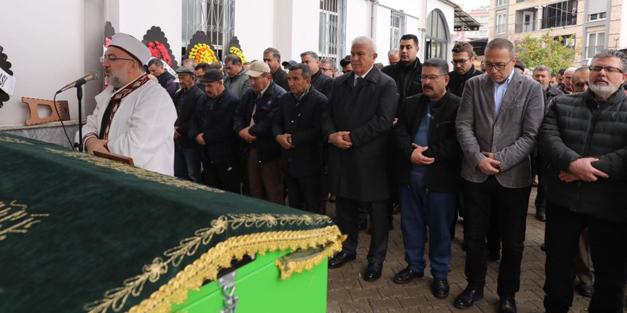 Umurlu eski belediye başkanı Vardar, toprağa verildi