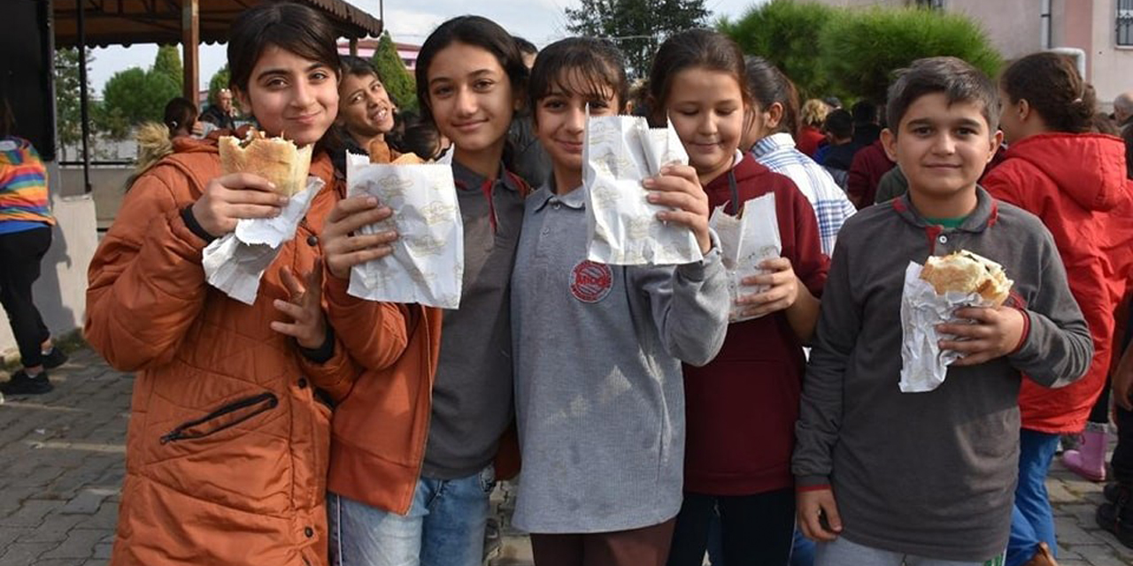 Germencik’te 700 öğrenciye balık ekmek dağıtıldı