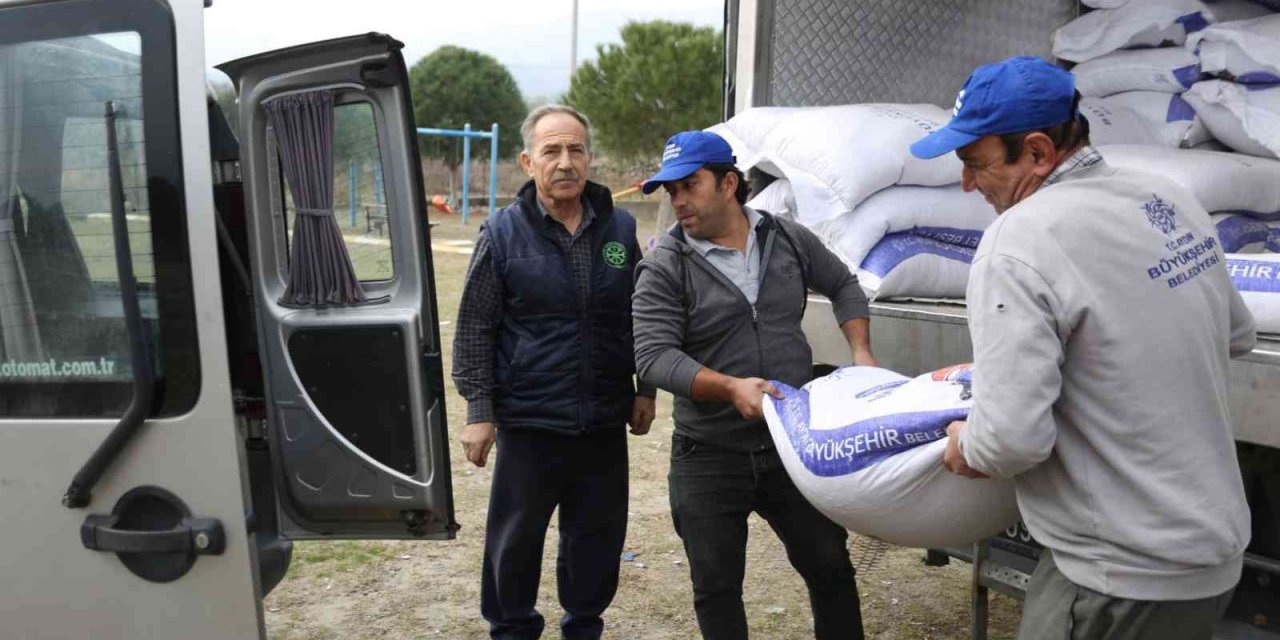 Aydın Büyükşehir Belediyesi’nden küçük aile işletmelerine yem desteği