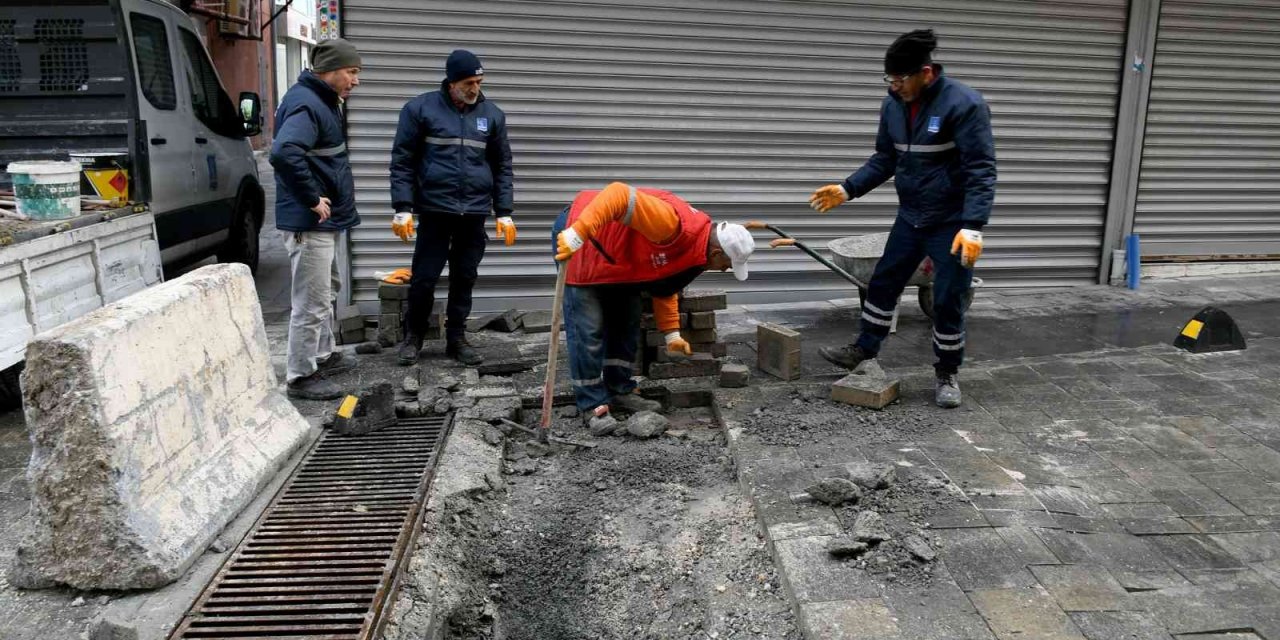 Kuşadası Belediyesi’nde sağanak mesaisi