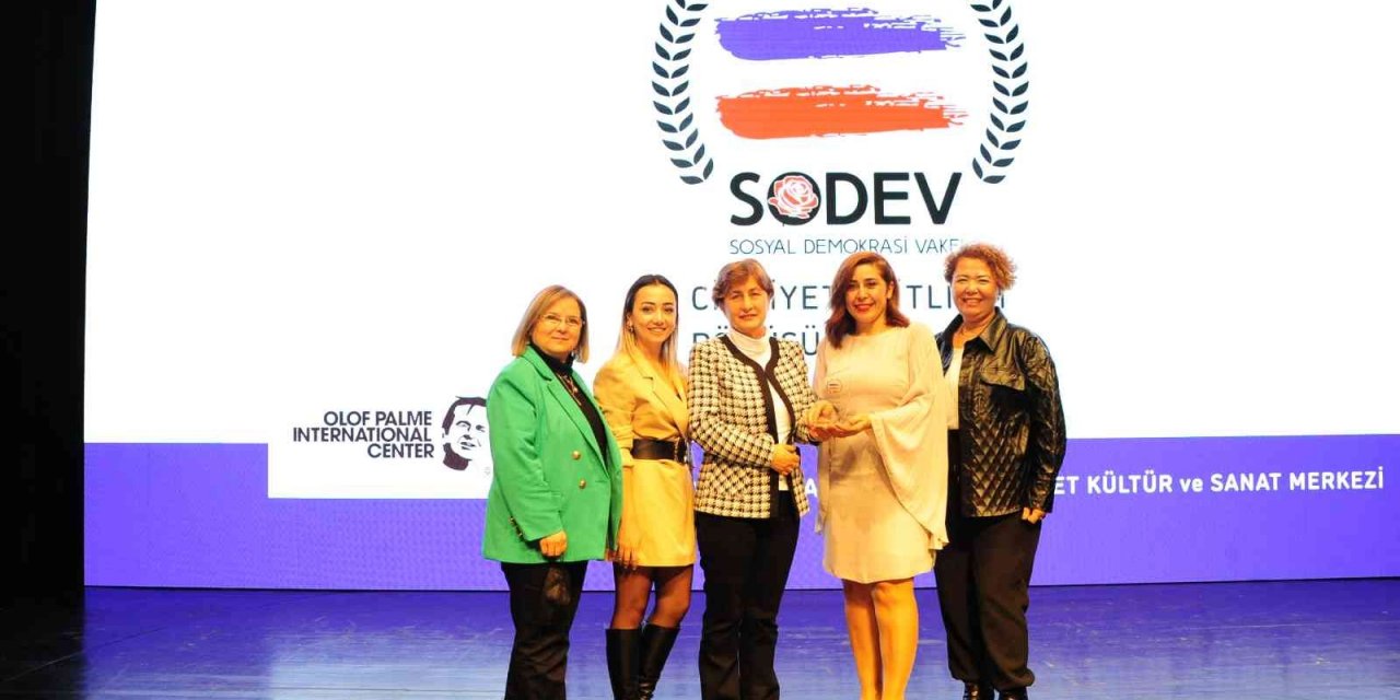 "Beyaz Baretli Kadınlar Projesi" Balçova’ya ödül getirdi