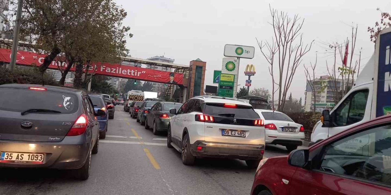Aydın’da mesai başlangıç ve bitiş saatlerinde trafik kitleniyor
