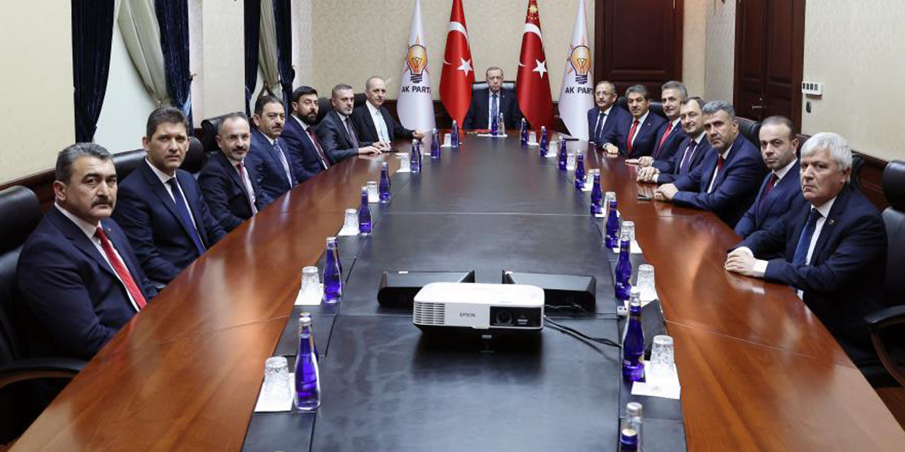 Cumhurbaşkanı Erdoğan, 11 Büyükşehir Belediye Meclisinin AK Parti Grup Başkanvekillerini kabul etti