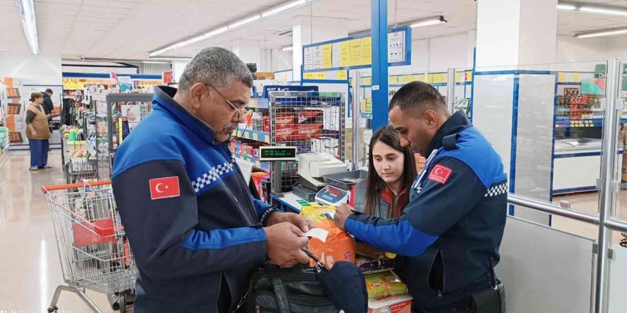 Ortaca’da iki zincir markete idari işlem