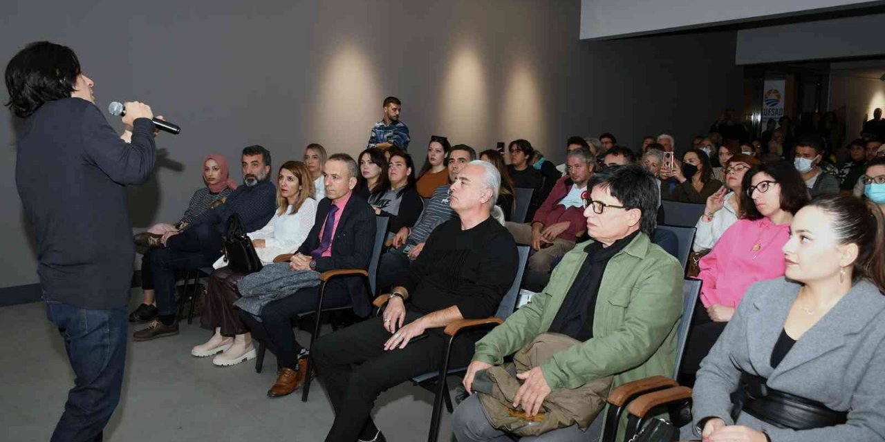 Ada Modern Sanat Galerisi, Okan Bayülgen’i ağırladı