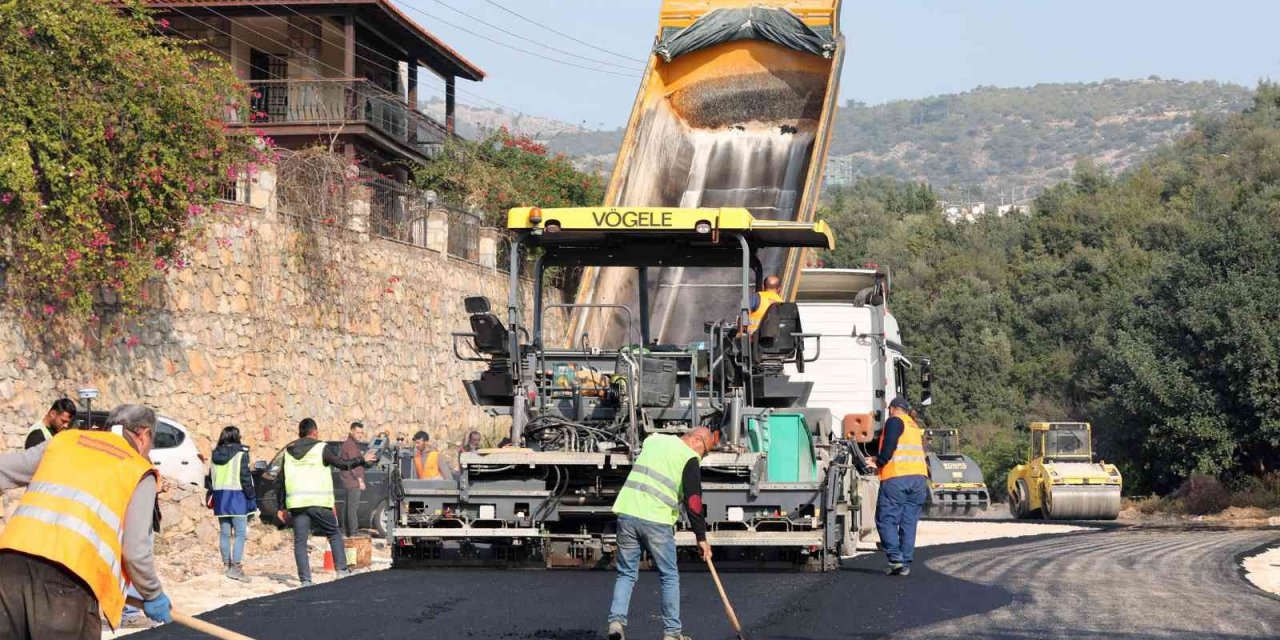 Bodrum yollarında asfalt çalışması