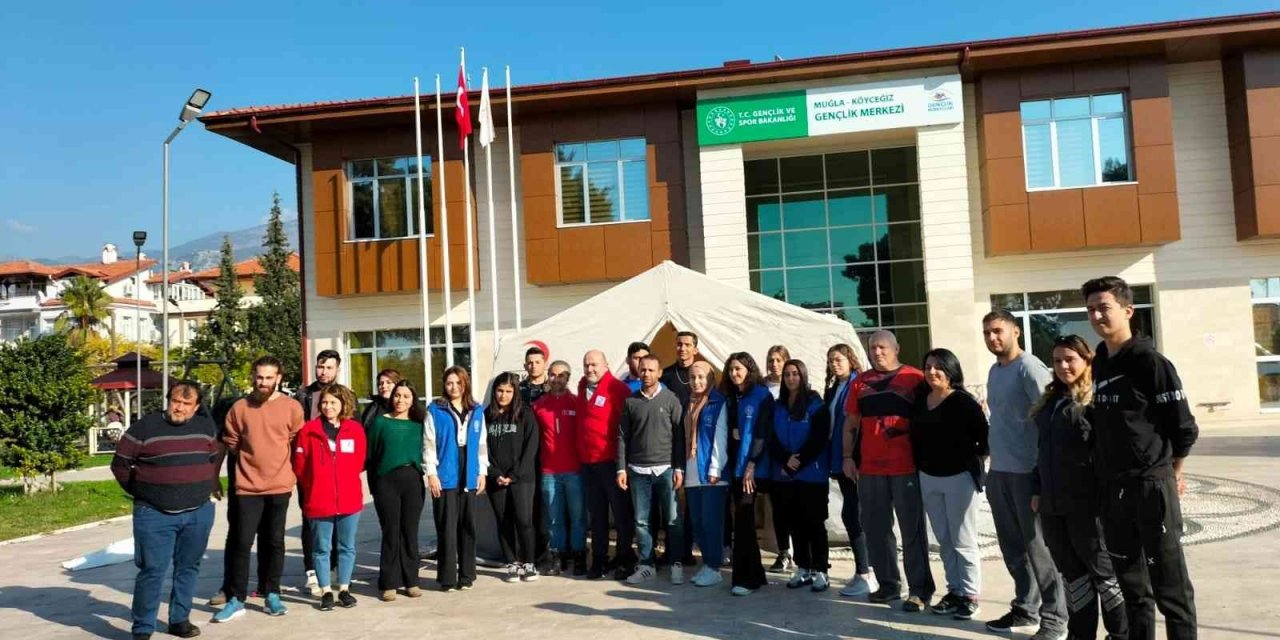 Köyceğiz’de Kızılay gönüllülerine çadır kurulumu eğitimi verildi