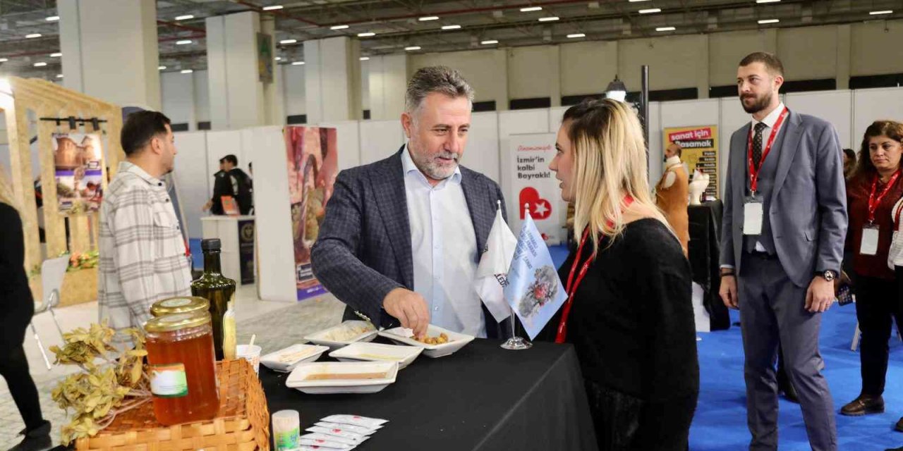 Turizm fuarında Bayraklı standına yoğun ilgi