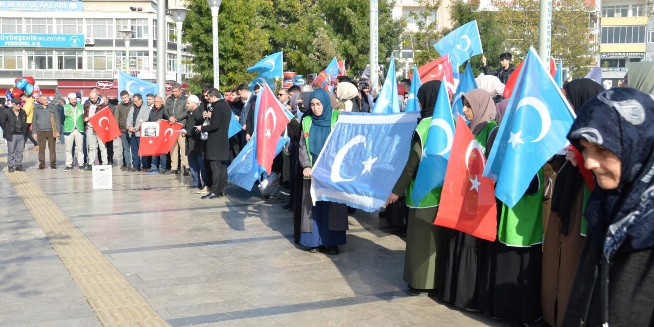 Doğu Türkistan’daki Çin zulmüne kınama