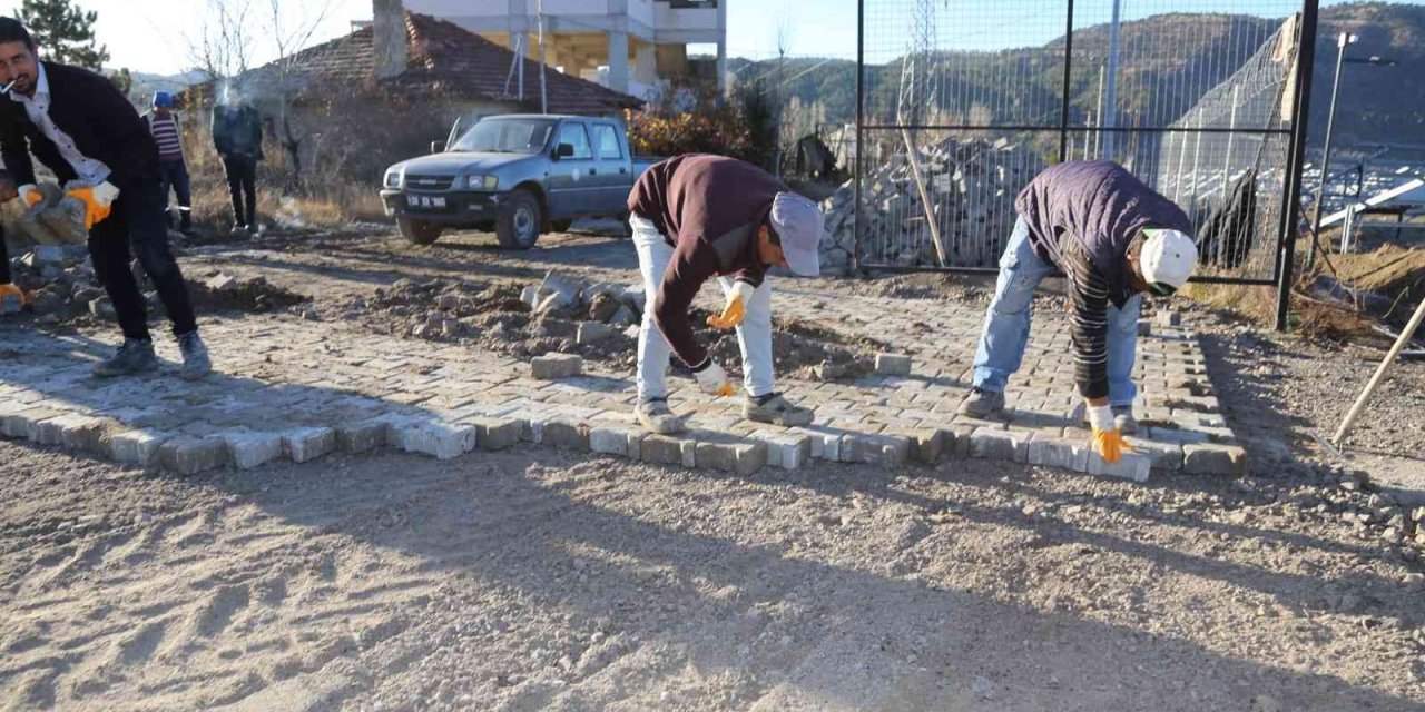 Çameli’nde kilit parke çalışmaları sürüyor