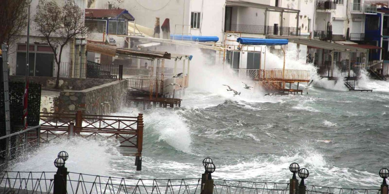 Muğla kıyılarında şiddetli fırtına uyarısı