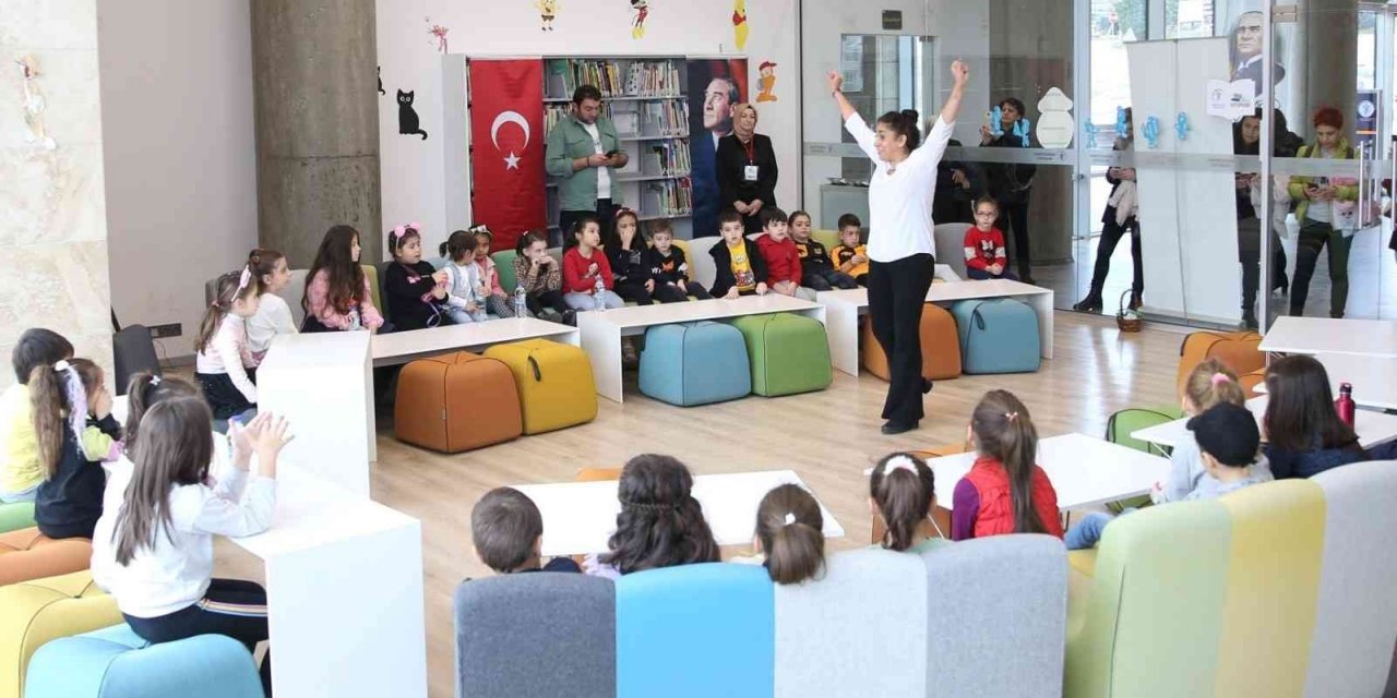 Minikler ‘Masal Saati’nde keyifli vakit geçirdi