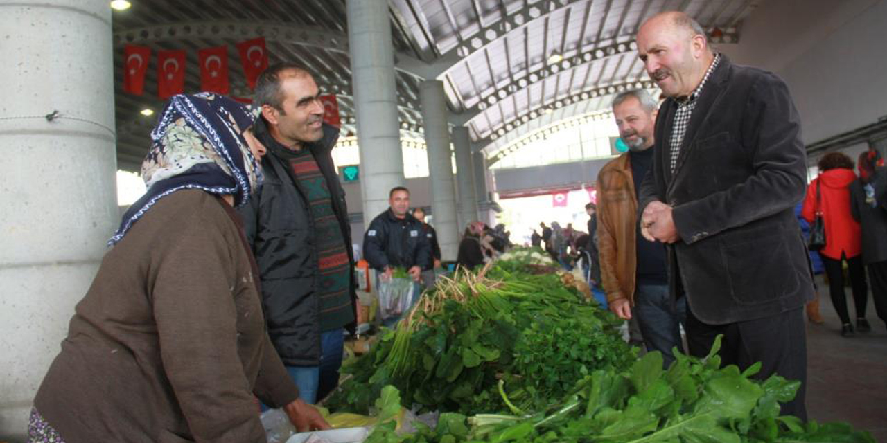 Başkan Ertürk'ten pazaryeri ve esnaf ziyareti