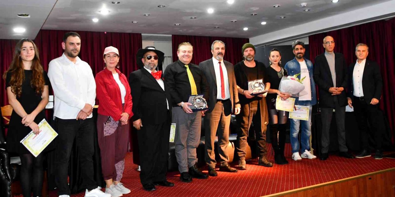 Söke’de “Kayıp Hayatlar” sahnelendi