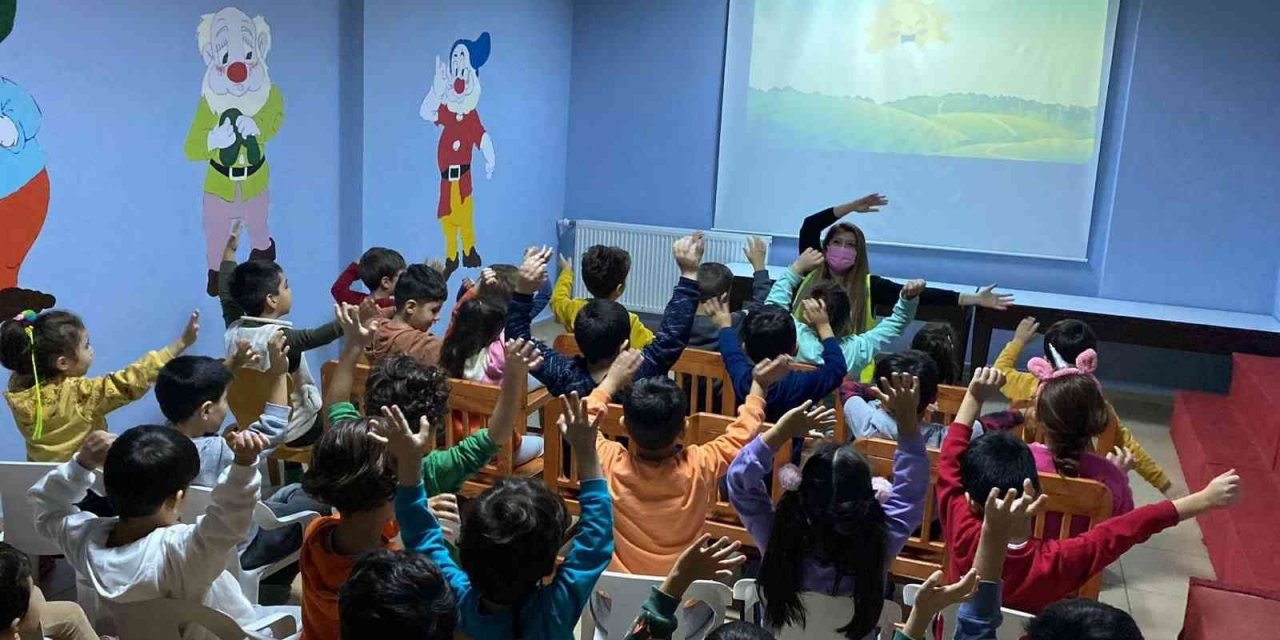 Marmaris’te öğrencilere "İyi ki varsın ağaç" eğitimi verildi