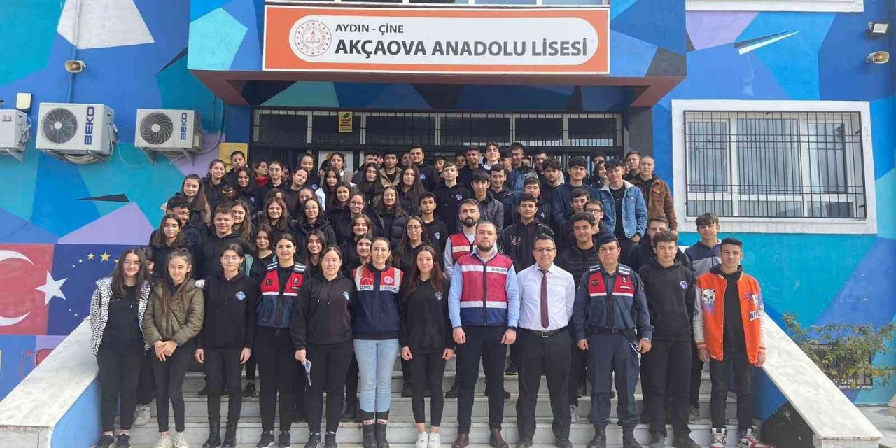 Jandarma ekipleri Çineli öğrencileri bilgilendirdi