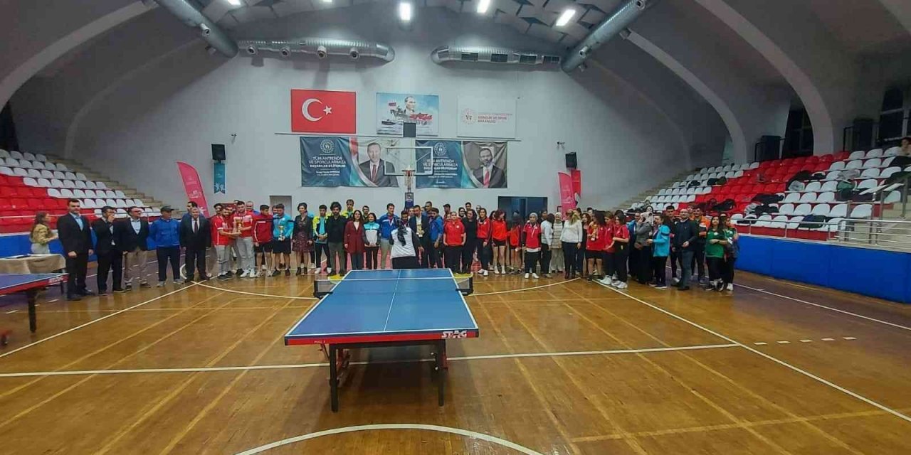 GSB Aydın Yurtları Arası Masa Tenisi Finalleri’nde kupalar sahiplerini buldu