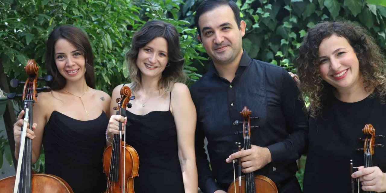 İzmir Ekonomi’den yeni yıla özel program