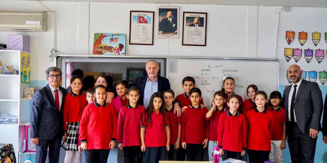 Başkan Atabay, minik öğrenin ricasını kırmadı