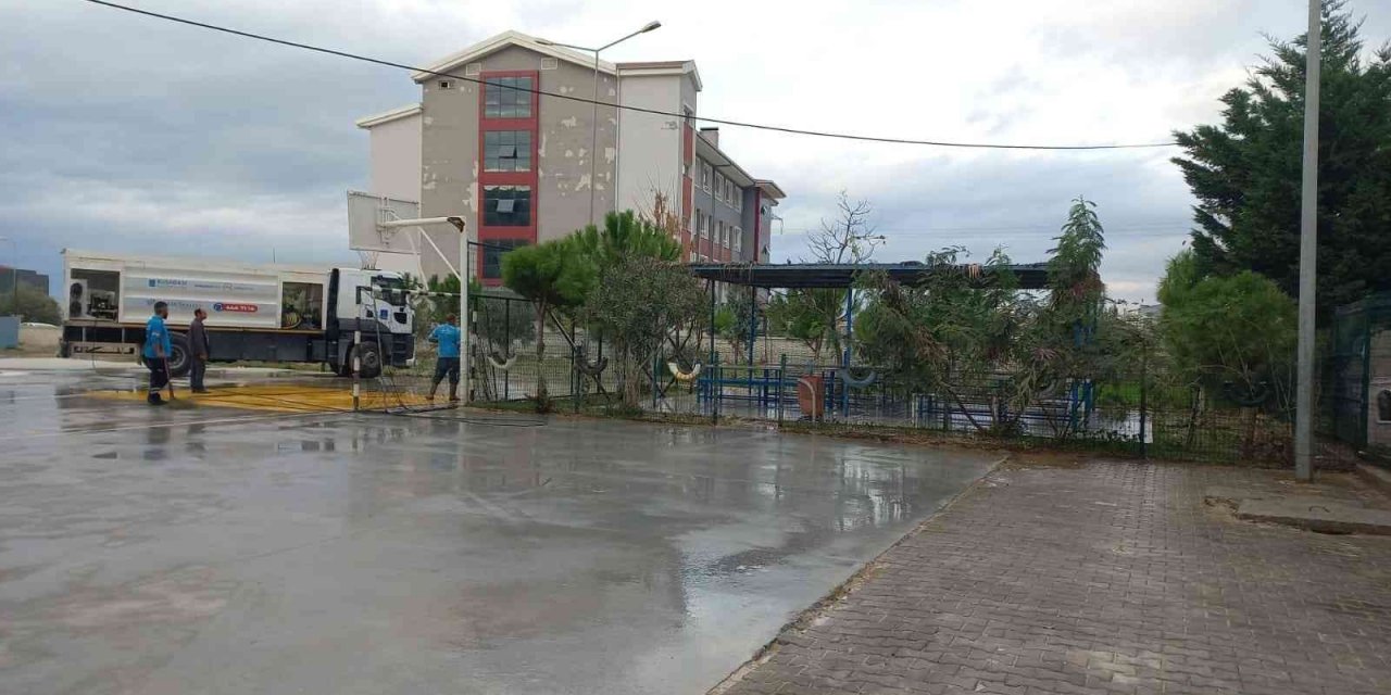 Başkan Günel talimat verdi, eğitimin önündeki çamur engeli kaldırıldı